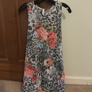 Knee length boutique brand dress with pockets